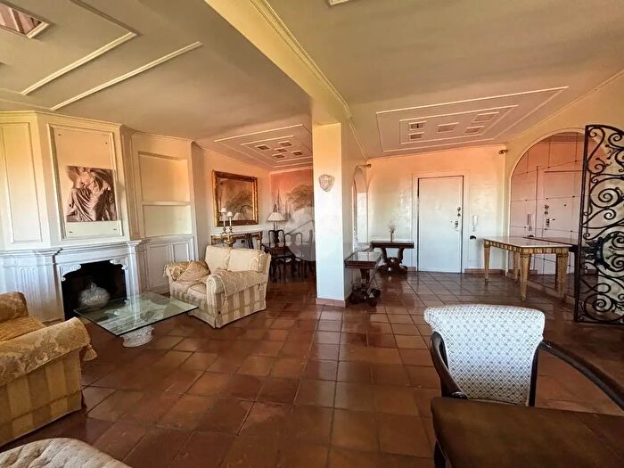 Appartamento con 6 locali in vendita in Via Po, Viterbo