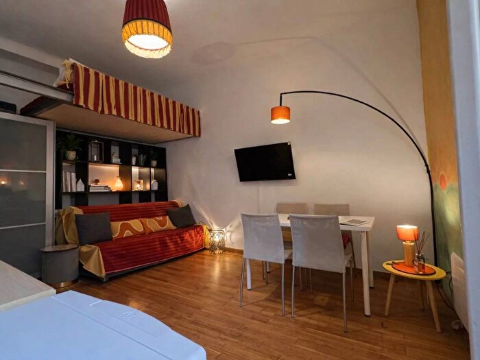 Appartamento monolocale in affitto in Via Felice Casati, Repubblica, Milano