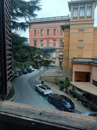 Appartamento con 10 locali in vendita in Piazza dAzeglio, Montecatini Terme