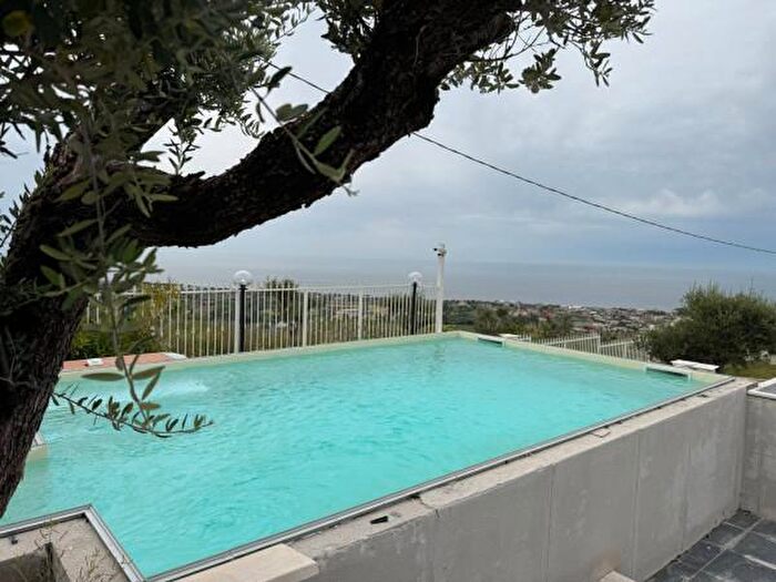 Casa bilocale in vendita in Via Appia Antica, Mondragone