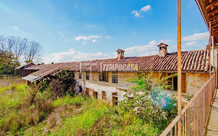 Casa con 10 locali in vendita in Via Garibaldi, Cergnago