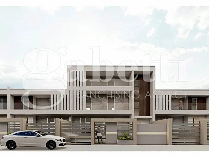 Appartamento quadrilocale in vendita in Via Paietta, Lusciano