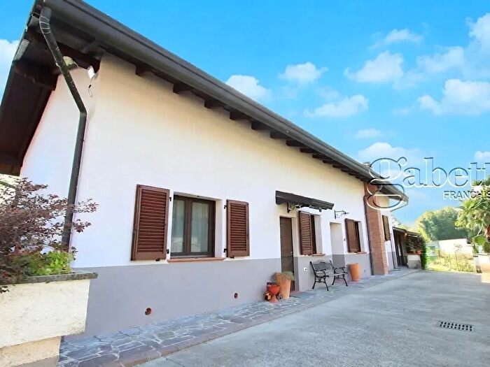 Casa con 5 locali in vendita in Via Cascinette, Canegrate