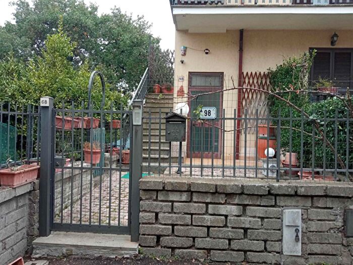 Appartamento con 6 locali in vendita in Vetralla