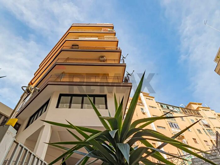 Appartamento con 6 locali in vendita in Via Guglielmo Oberdan, Bari