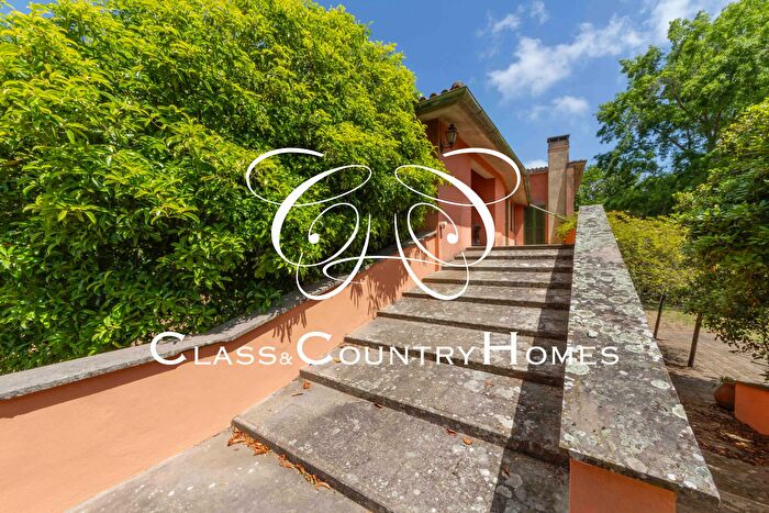 Casa con 9 locali in vendita in Via della Matrice, Manziana