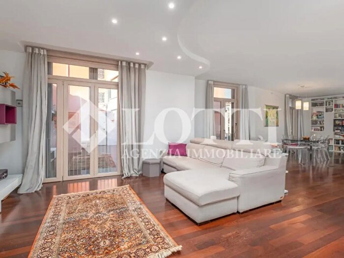 Appartamento con 7 locali in vendita in a Filippo Corridoni, Pontedera