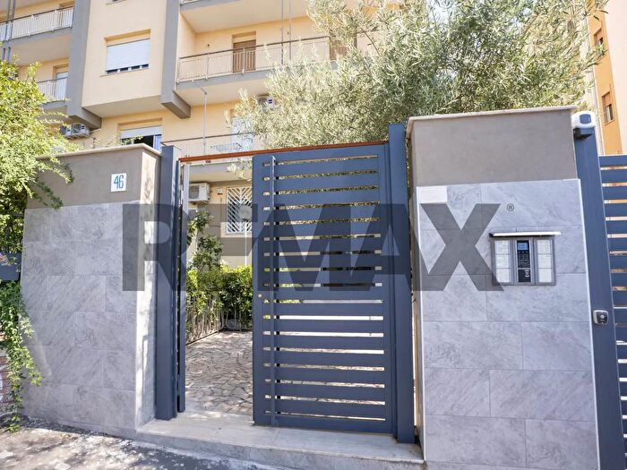 Appartamento con 6 locali in vendita in Via Etnea, Gravina Di Catania