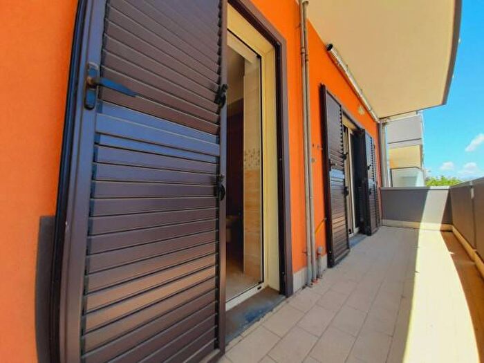 Appartamento trilocale in vendita in Via Niccolò Tommaseo, Giarre