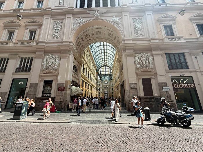 Appartamento bilocale in affitto in Via Toledo, Porto Municipio, Napoli