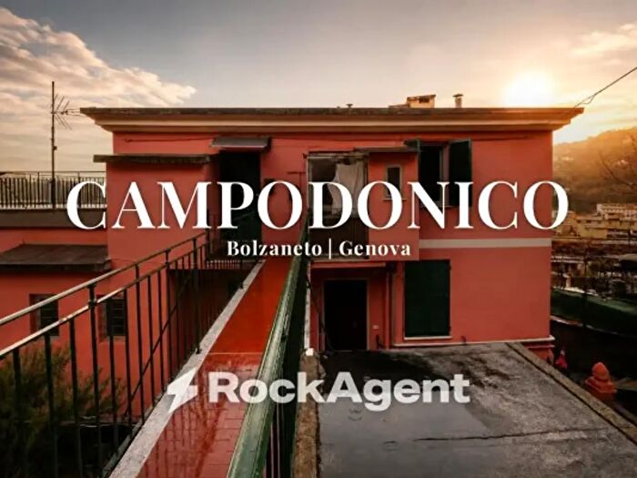 Appartamento trilocale in vendita in Via Campodonico, Genova