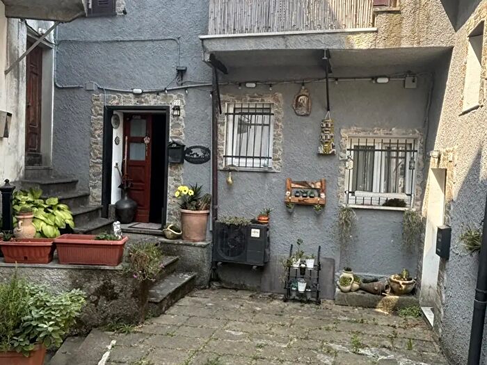 Casa con 5 locali in vendita in Via Liberta', Carro