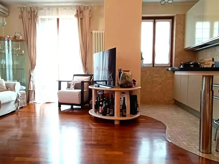 Appartamento con 5 locali in vendita in Massa