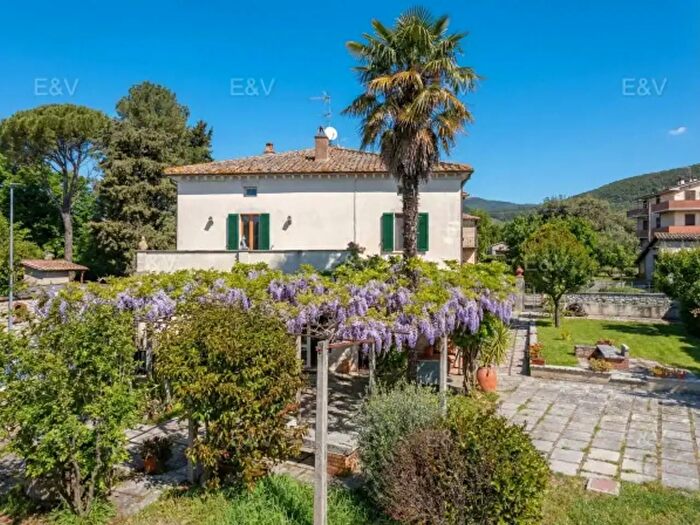 Casa con 6 locali in vendita in Via Aldo Moro, Guardea