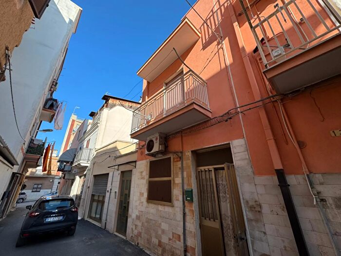 Casa con 5 locali in vendita in Via Nicolò Abate, Barletta