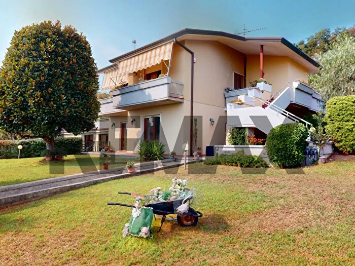 Casa con 10 locali in vendita in Via Cegino, Massarosa