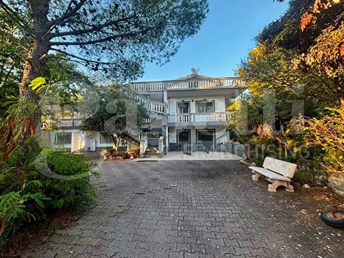 Casa con 11 locali in vendita in Località Perdu Sarigu Snc, Teulada