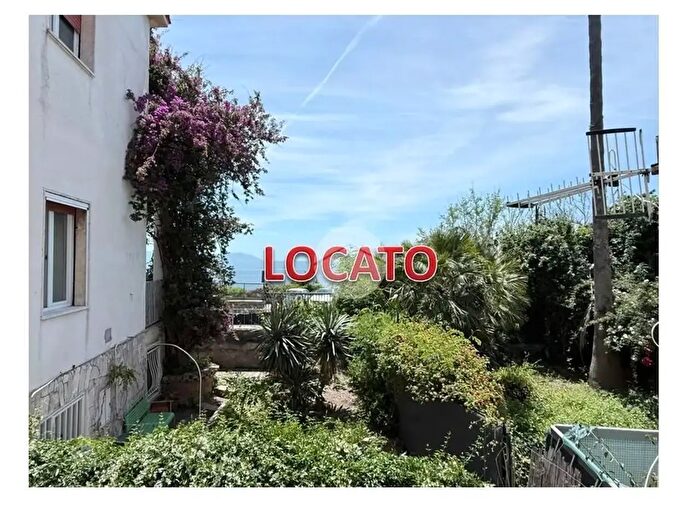 Appartamento trilocale in affitto in Via Marechiaro, Napoli