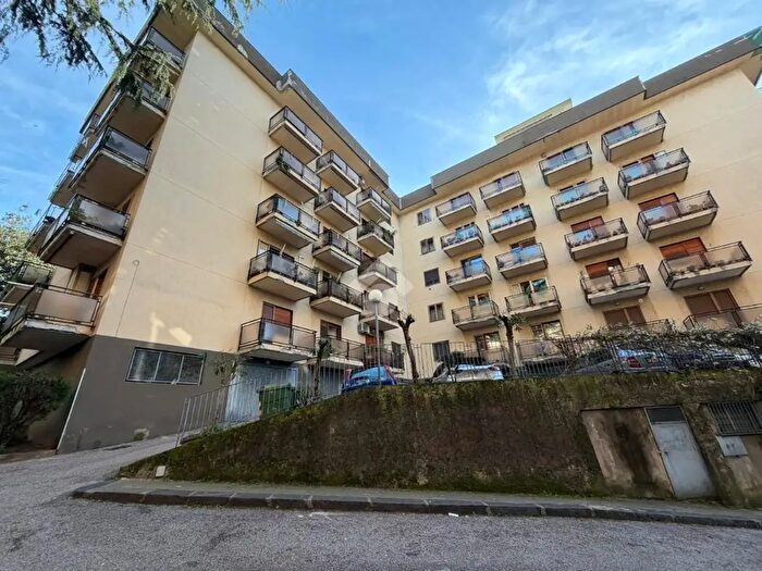 Appartamento con 5 locali in vendita in Via Michele Pironti, Salerno