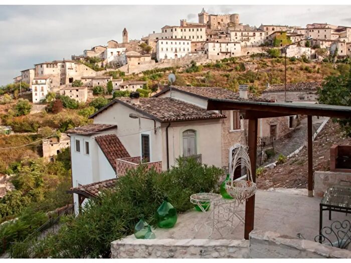 Casa quadrilocale in vendita in Via Coste Castelvecchio, Capestrano