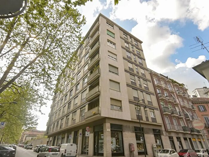 Appartamento quadrilocale in vendita in Corso Principe Eugenio, Torino