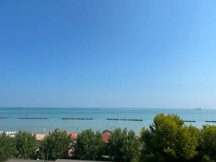 Appartamento con 8 locali in vendita in Via Italia, Falconara Marittima