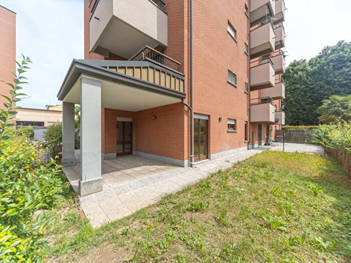 Appartamento trilocale in affitto in Via Stefano Ussi, Greco Segnano, Milano