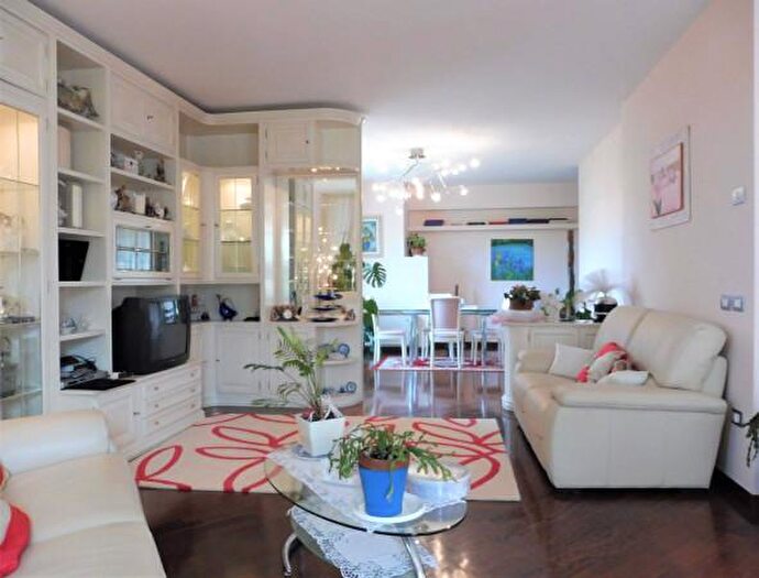 Casa con 6 locali in vendita in Via Giugno, Cerreto Guidi