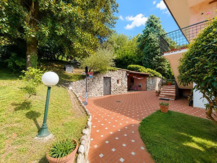 Appartamento con 6 locali in vendita in Via Pogge, Creazzo