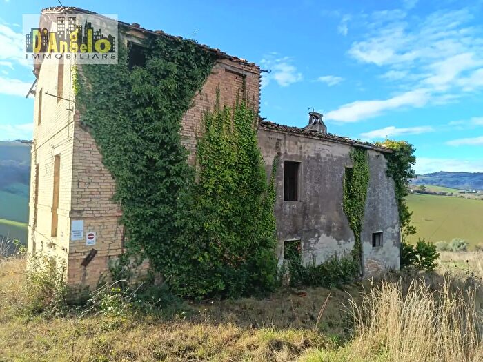 Casa con 5 locali in vendita in Via Tesino, Offida