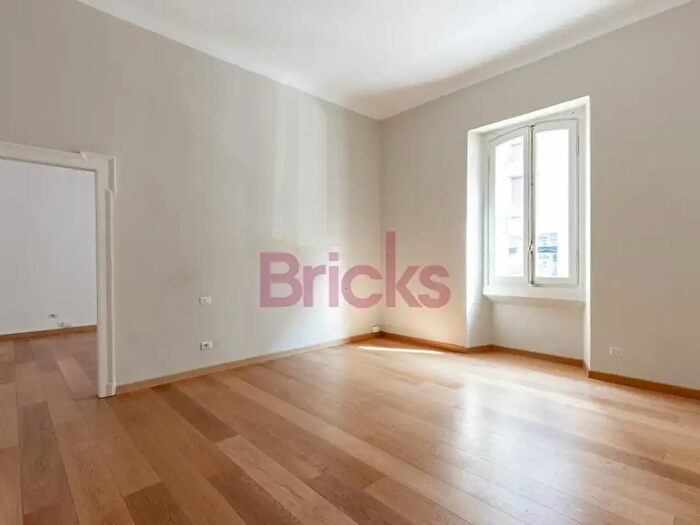 Appartamento trilocale in vendita in Via Elba, Milano