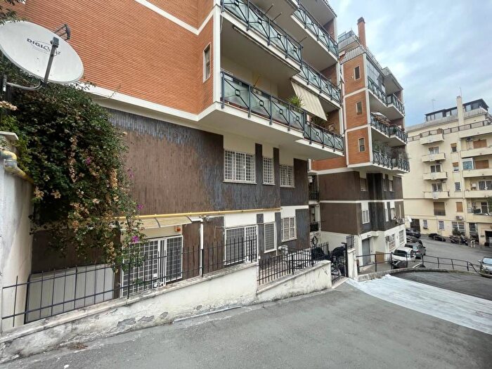 Appartamento con 6 locali in affitto in Aurelio Val Cannuta, Roma