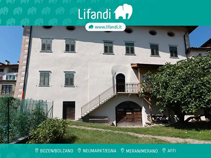 Casa con 11 locali in vendita in Via Trento, Ville dAnaunia