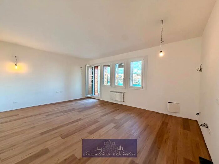 Appartamento trilocale in vendita in Via Panciatichi, Firenze
