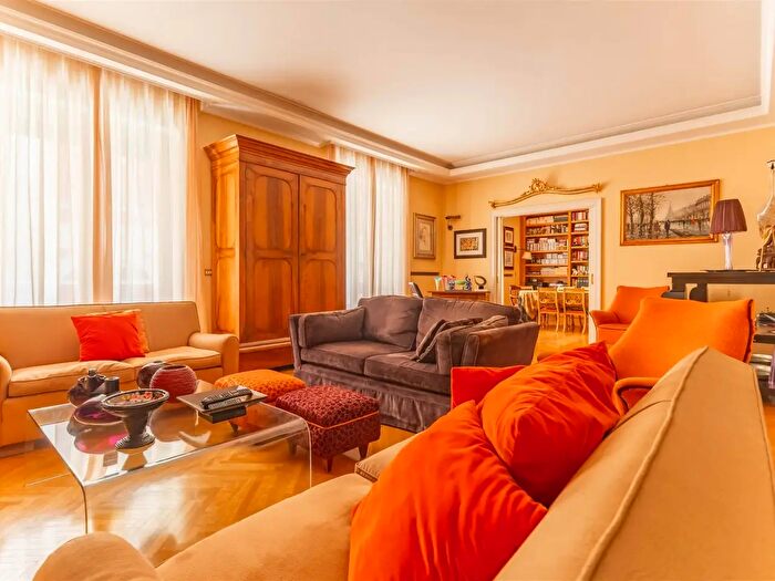 Appartamento con 6 locali in vendita in Via Vito Nicola De Nicoloò, Bari