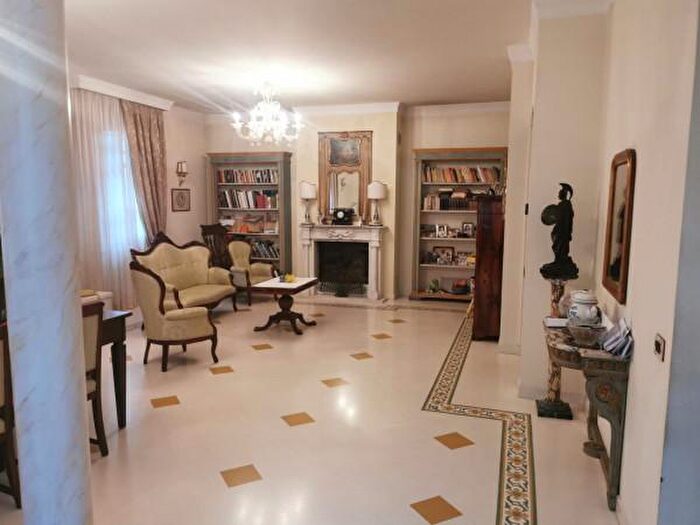 Casa con 5 locali in vendita in Riccione