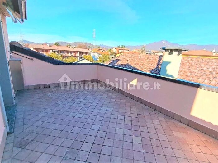 Appartamento trilocale in vendita in Via Moroni, Gorlago