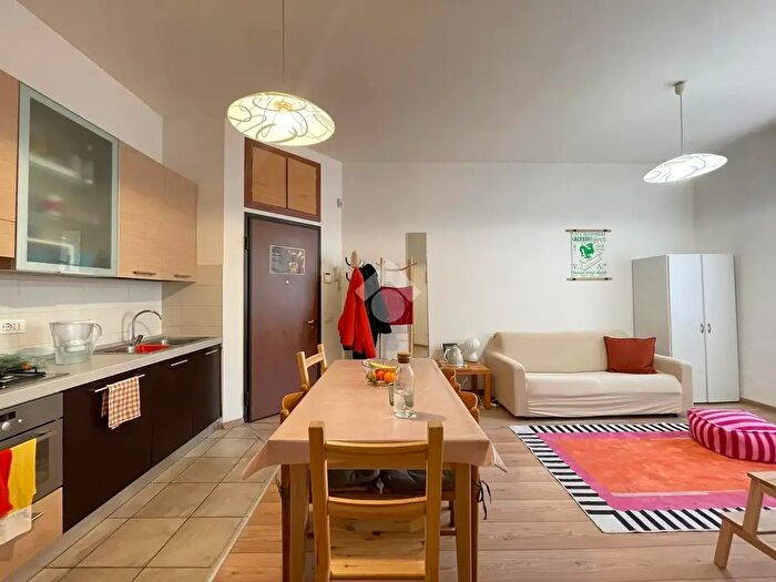 Appartamento trilocale in vendita in Via Lario, Milano