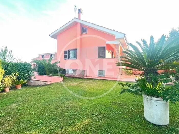 Casa con 5 locali in vendita in Via Verona, Ardea