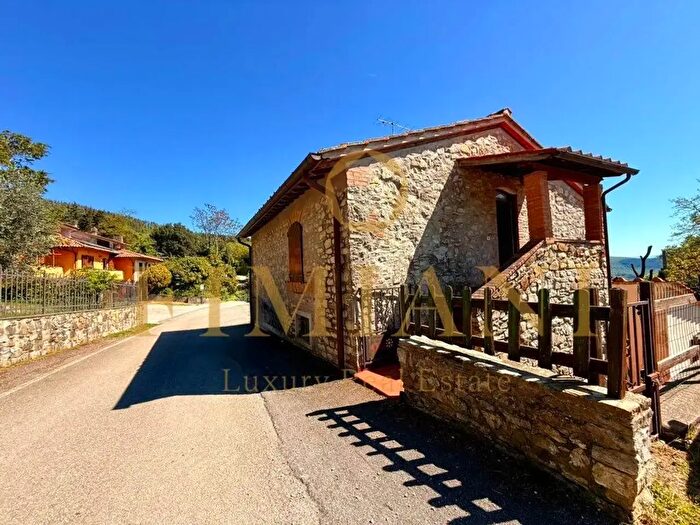 Casa con 6 locali in vendita in Via Montemaggiore, Calenzano