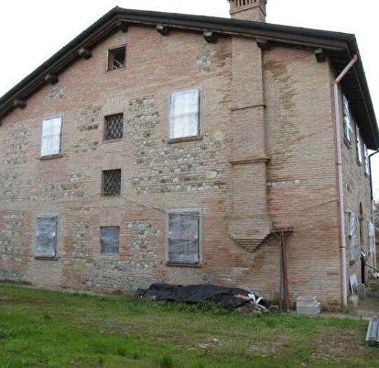 Casa con 6 locali in vendita in Bibbiano