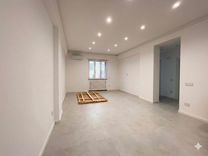 Appartamento trilocale in vendita in Via Kagoshima, Vomero, Napoli
