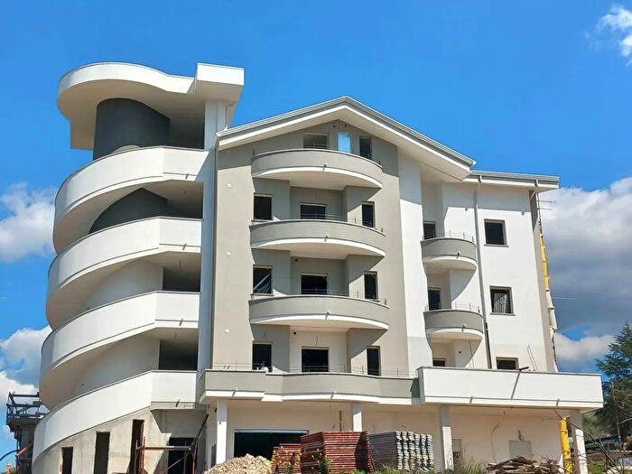 Appartamento trilocale in vendita in Contrada Varrolate Snc, Rose