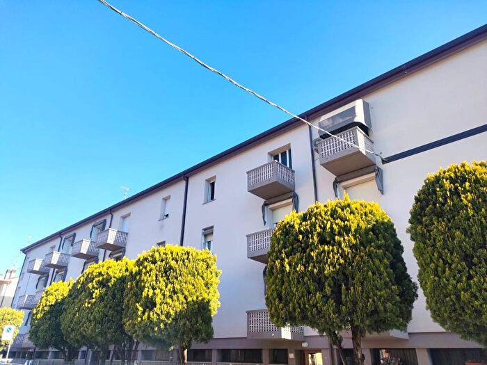 Appartamento quadrilocale in affitto in Via Gaetano Ungarelli, Foro Boario, Ferrara