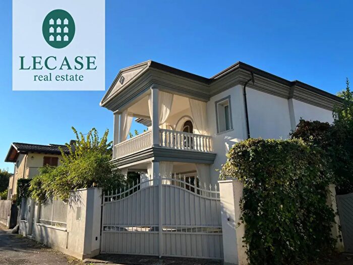 Casa con 5 locali in vendita in Via Scassi Carli, Forte Dei Marmi