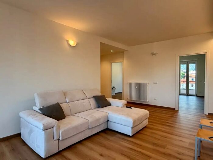 Appartamento quadrilocale in vendita in Via De Bonis, Verbania