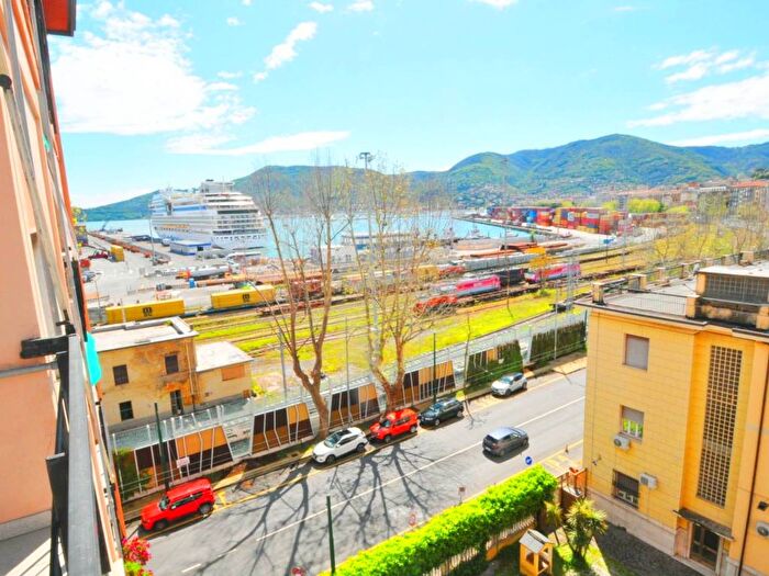 Appartamento trilocale in affitto in Viale San Bartolomeo, Canaletto, La Spezia