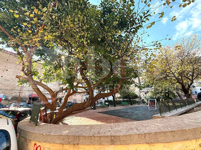 Casa bilocale in vendita in Via Miracoli, Napoli