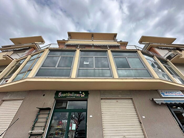 Appartamento con 5 locali in vendita in Via Michelangelo, Osimo