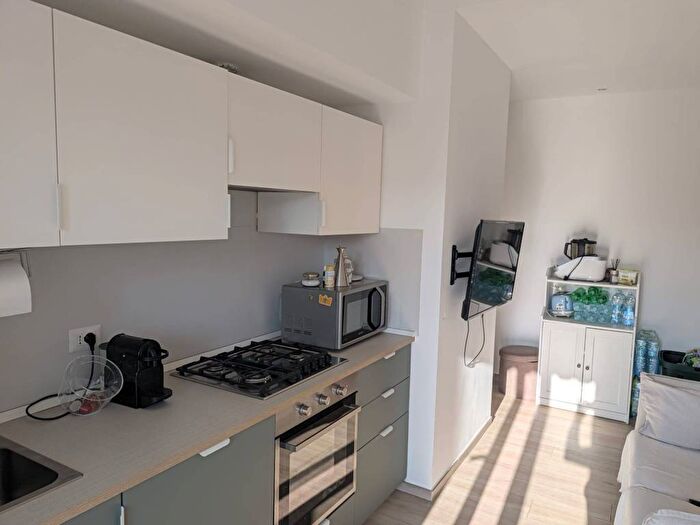 Appartamento trilocale in affitto in Via Angelo Inganni, Inganni, Milano